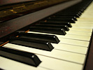 古いピアノの鍵盤