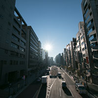 太陽と渋谷の明治通り