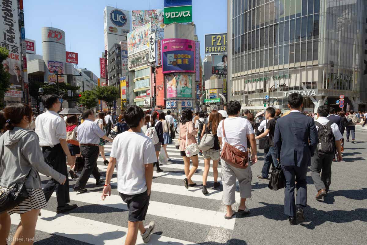 真夏の渋谷スクランブル交差点