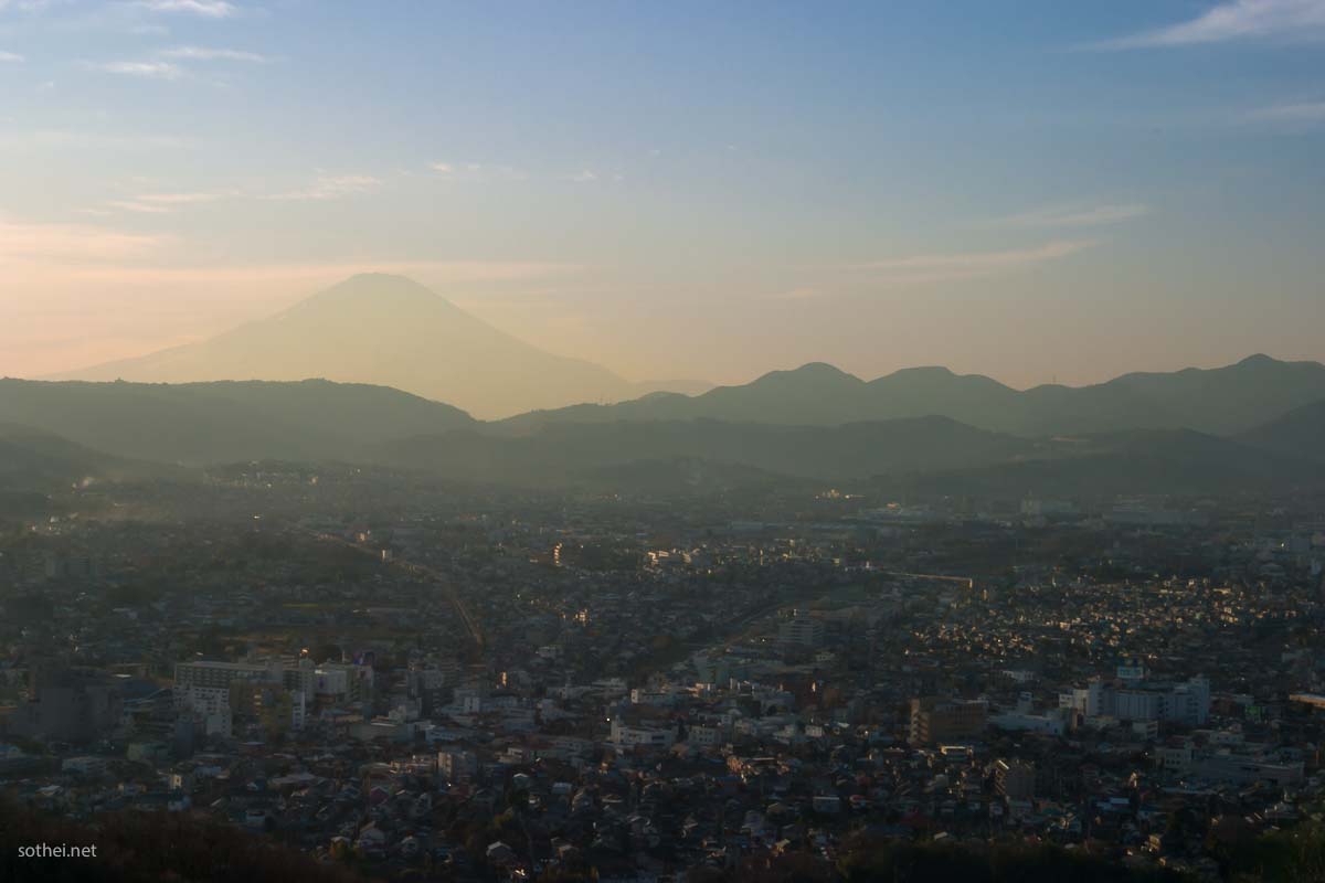 富士山と秦野市街地