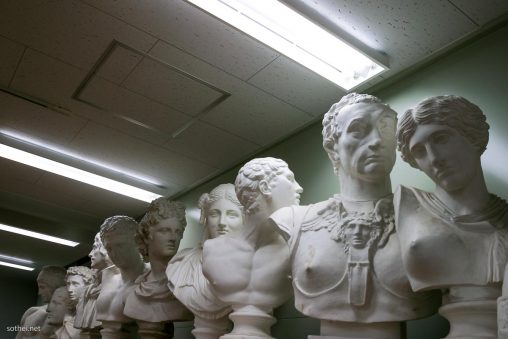美術教室の石膏像