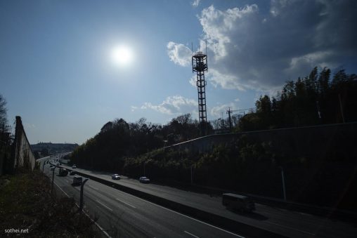 東名高速道路と太陽