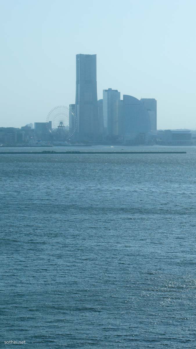 淡い横浜港