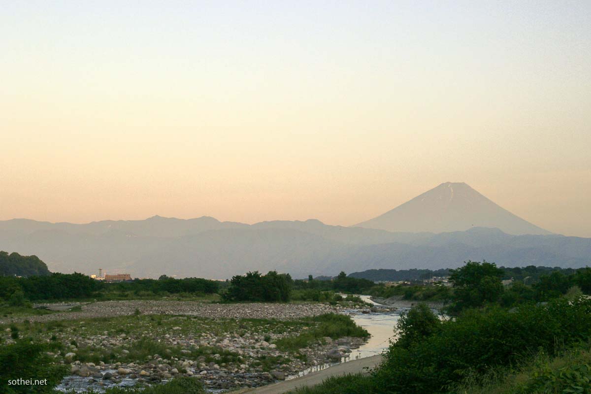 釜無川と富士山