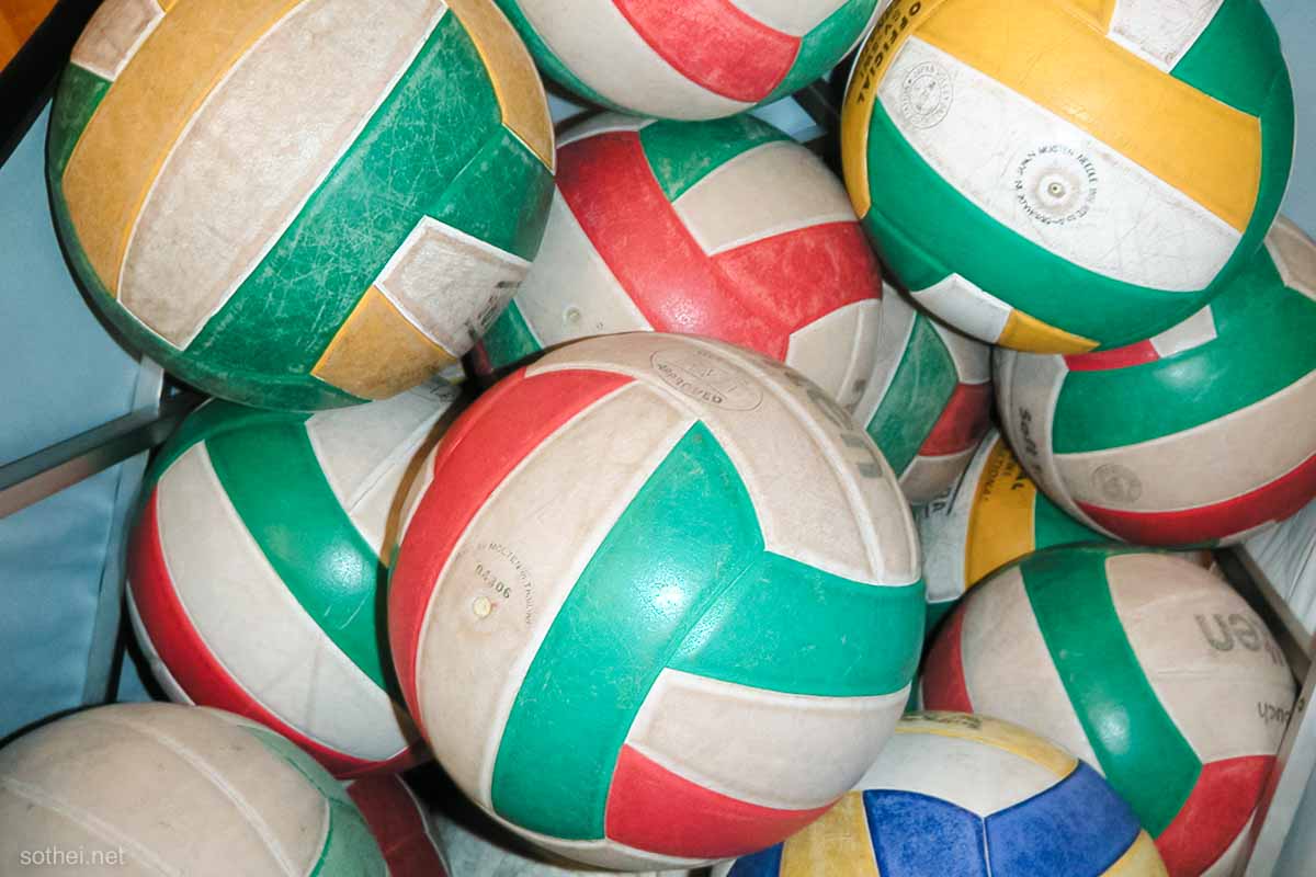 バレーボールのたくさんのボール